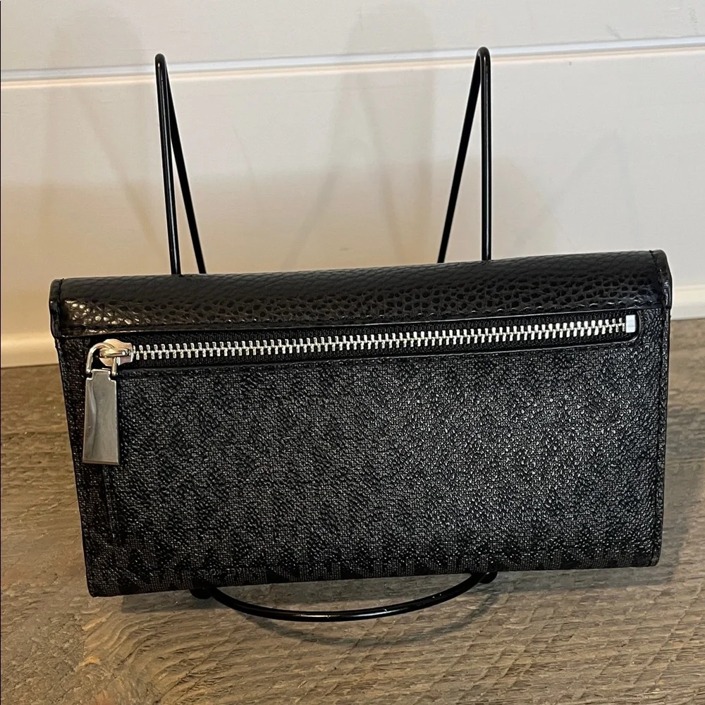MICHAEL KORS JET SET TRAVEL - MK Signature Leather Studded -Large Trifold Wallet - Picture 3 of 10